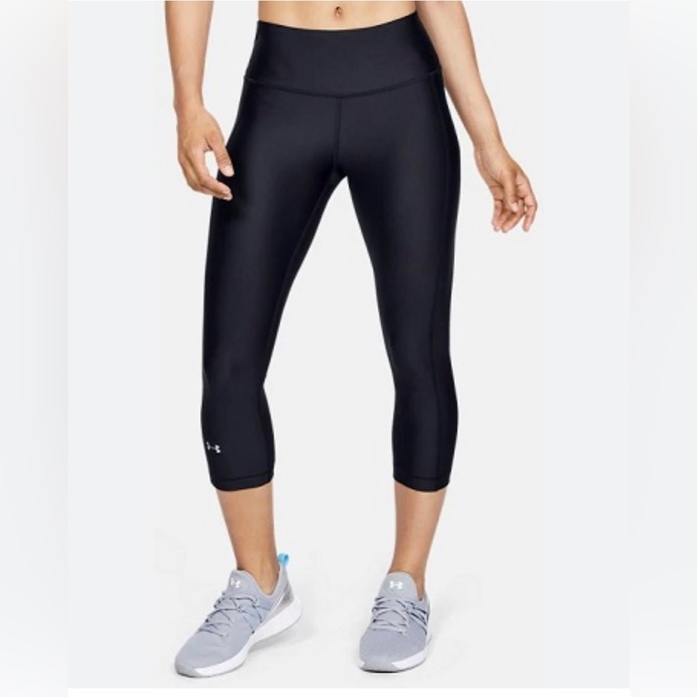 Under Armour Compression Heatgear Womens Sz M Black Capri Leggings Athletic Yoga